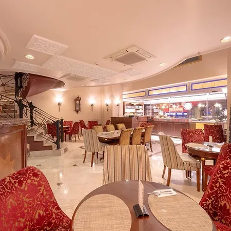 塔克西姆中央宫酒店 4*